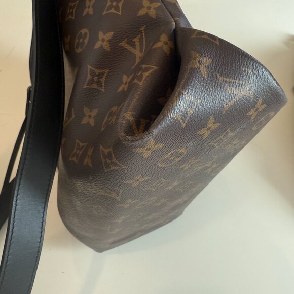 Louis Vuitton Monogram Flower Zipped Tote - MM size in Black Leather/trim - Picture 10 of 16